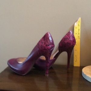 Juice couture sz6.5 plum 4” heels w/ snake skin